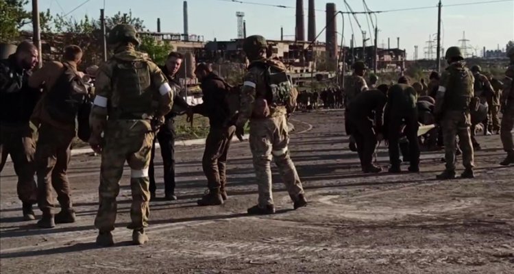 Ukrainian Marines leave Azovstal