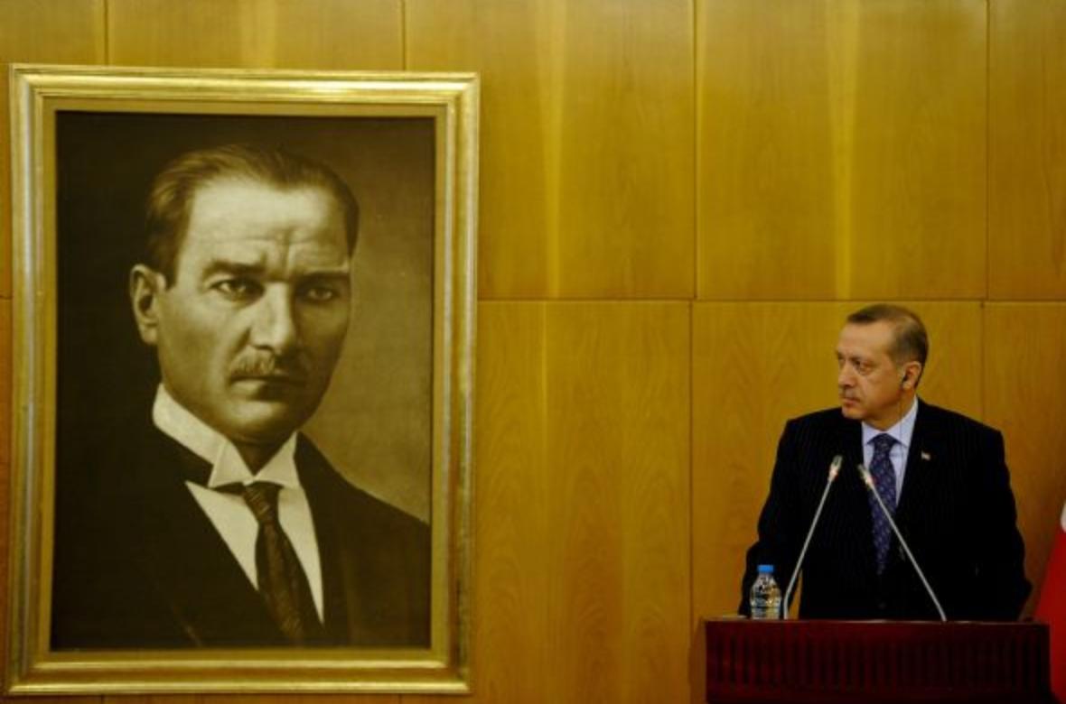 How Atatürk in smartphone outplayed Erdoğan on TV‍