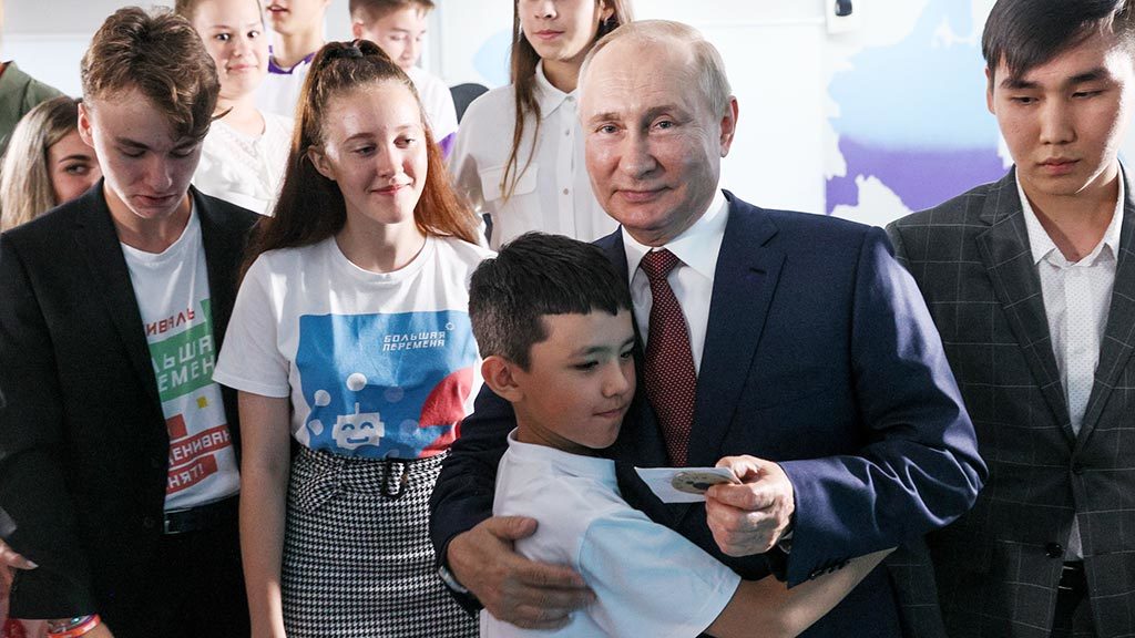 «Настільна книга православного школяра»: корисні поради русським дітям, як полюбитися Путіну
