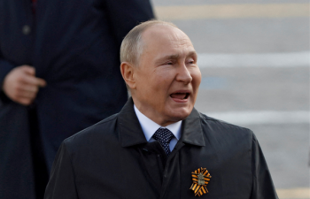 Чому у Путіна по губах тече, а в рота не потрапляє?