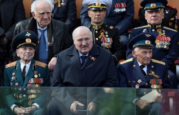 Чому Лукашенка так скоцюбило на параді у Путіна?