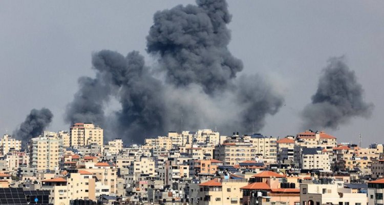 Яна Слєсарчук: ХАМАС напав на Ізраїль. Ізраїль бомбить Сектор Газа. Чому це вигідно Кремлю?