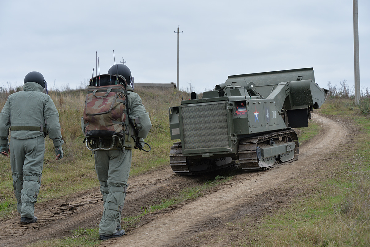 Russian invaders have used the latest multifunctional robotic demining complex 