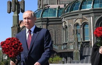 Иззет Энюнлю: Москва и Религия