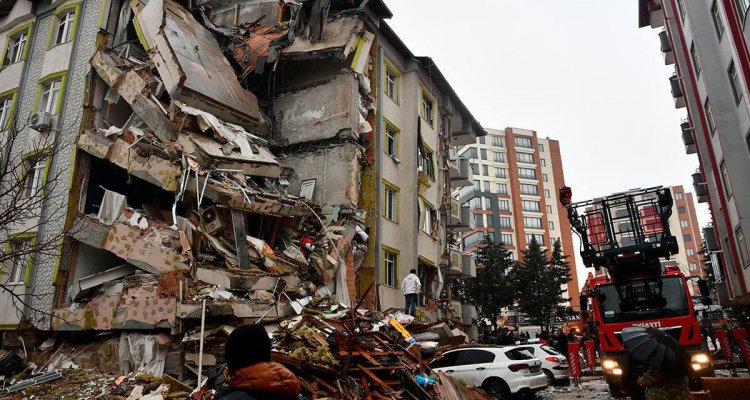 Землетрясение века в Турции (ВИДЕО, ФОТО)